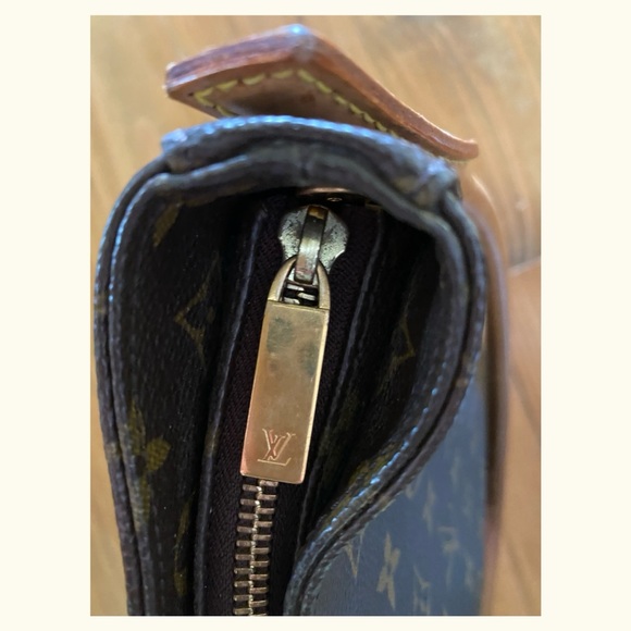 Louis Vuitton Looping GM - Picture 6 of 12